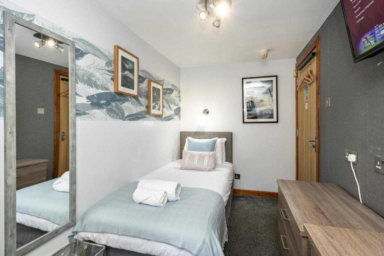 The New Lodge Pontardawe 外观 照片