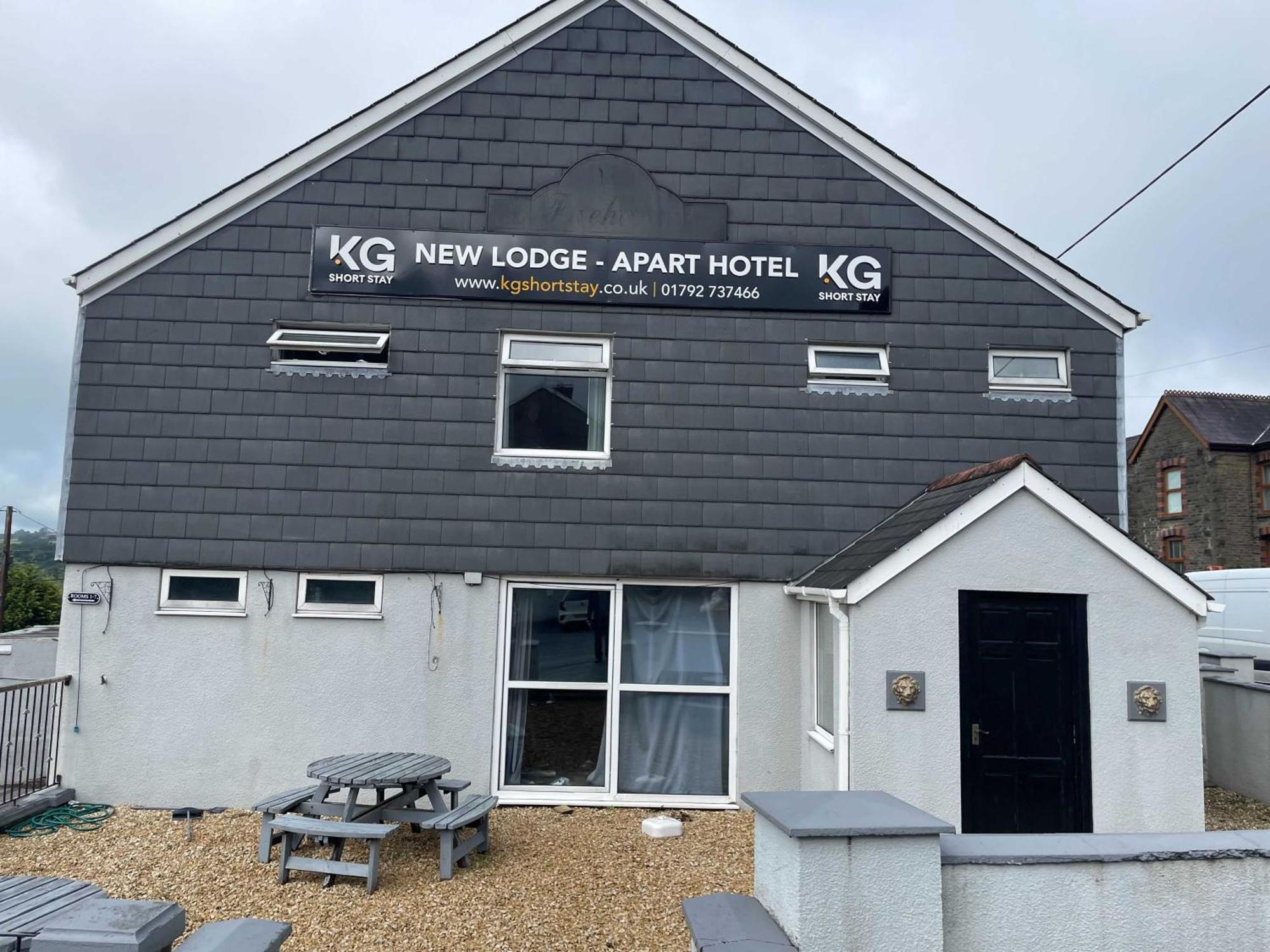 The New Lodge Pontardawe 外观 照片